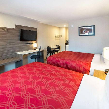 Econo Lodge Inn & Suites بينشر كريك المظهر الخارجي الصورة