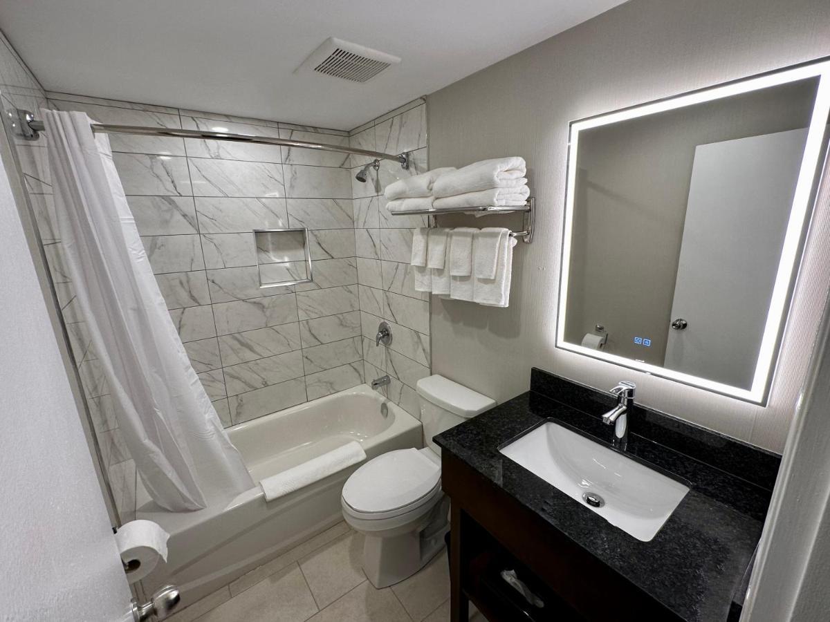 Econo Lodge Inn & Suites بينشر كريك المظهر الخارجي الصورة