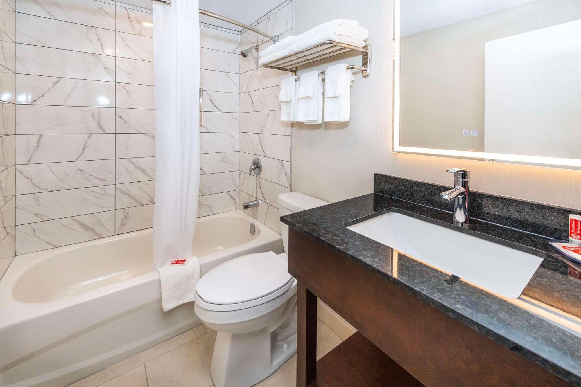 Econo Lodge Inn & Suites بينشر كريك المظهر الخارجي الصورة