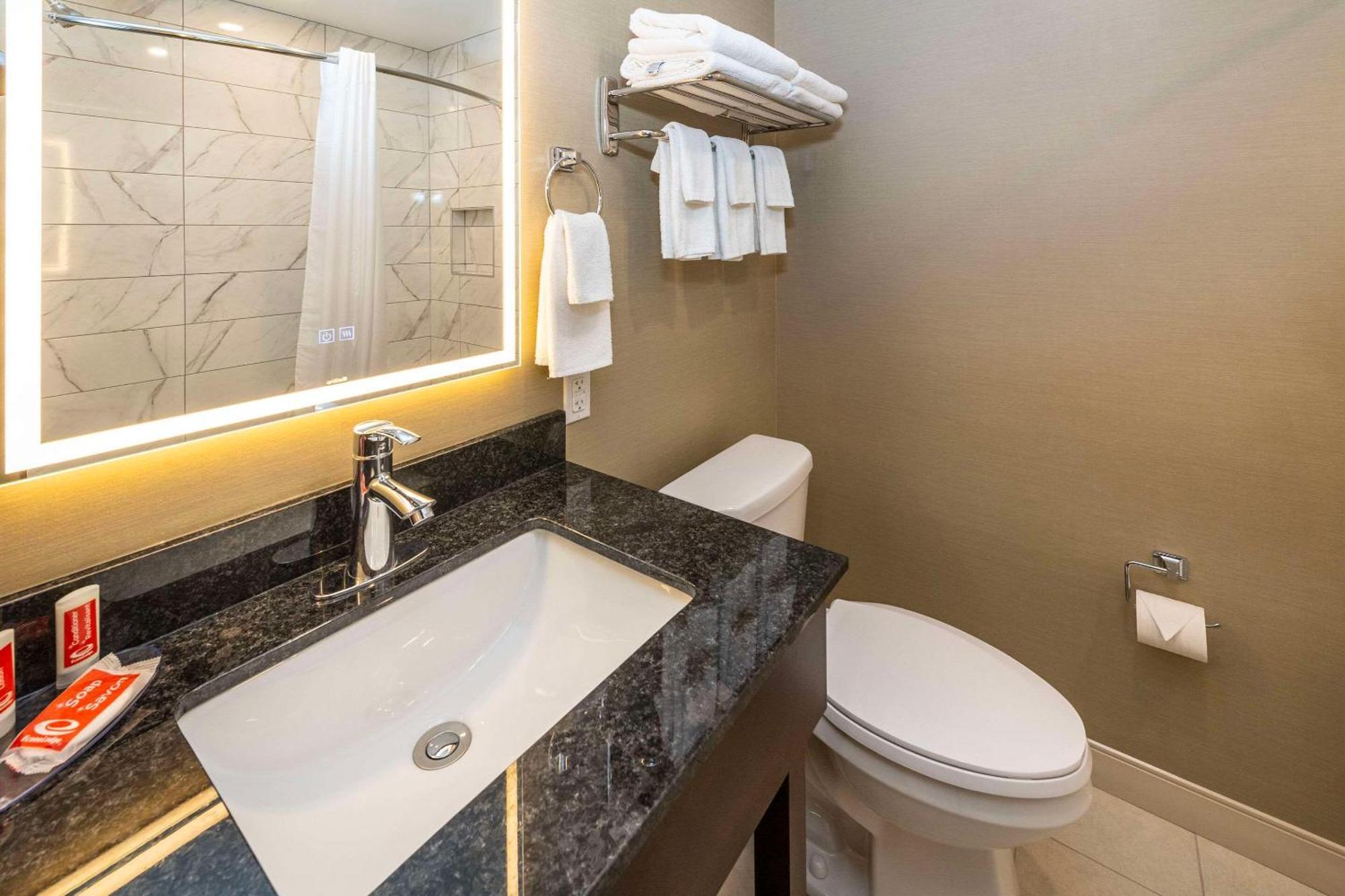 Econo Lodge Inn & Suites بينشر كريك المظهر الخارجي الصورة
