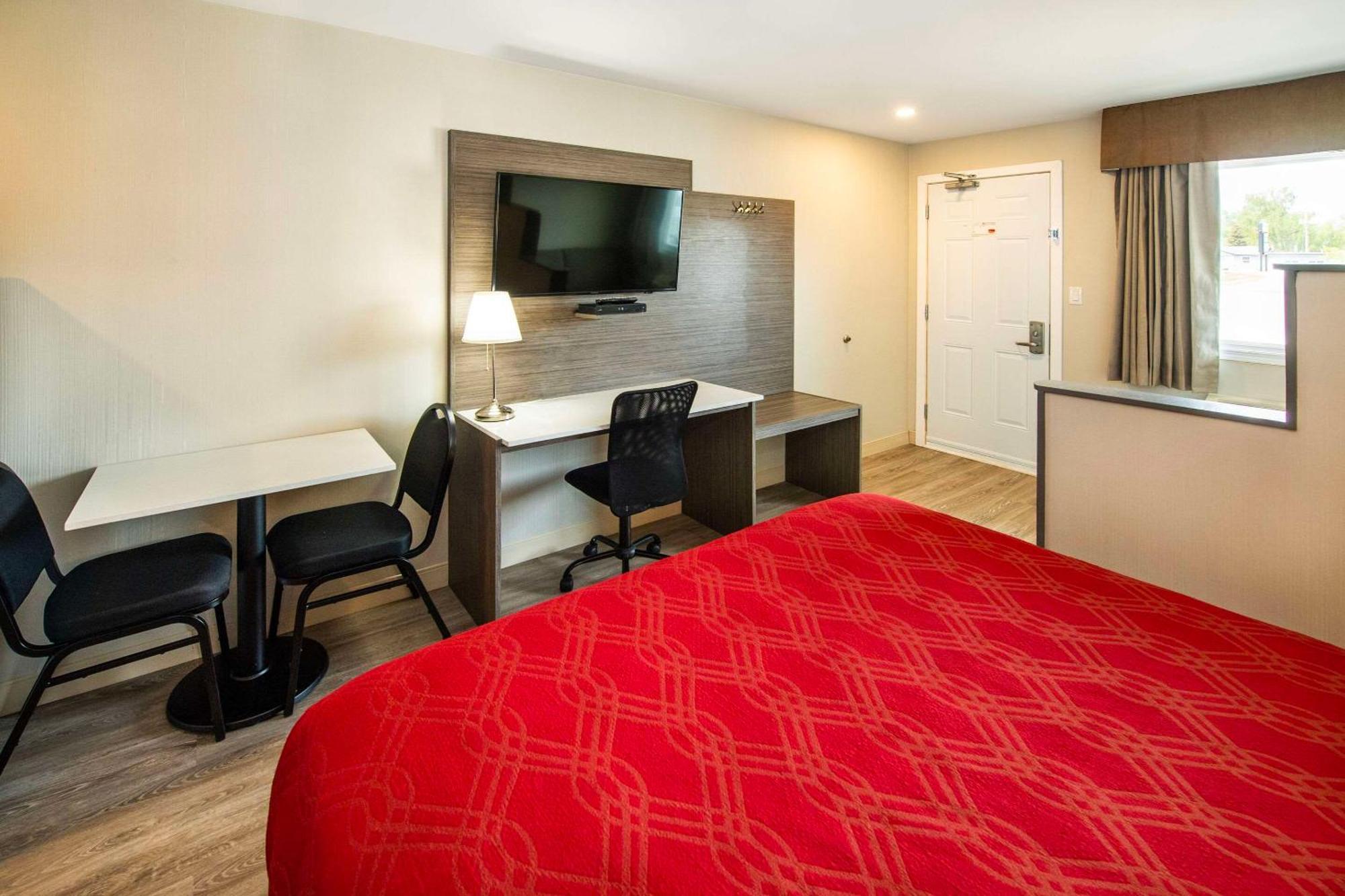 Econo Lodge Inn & Suites بينشر كريك المظهر الخارجي الصورة