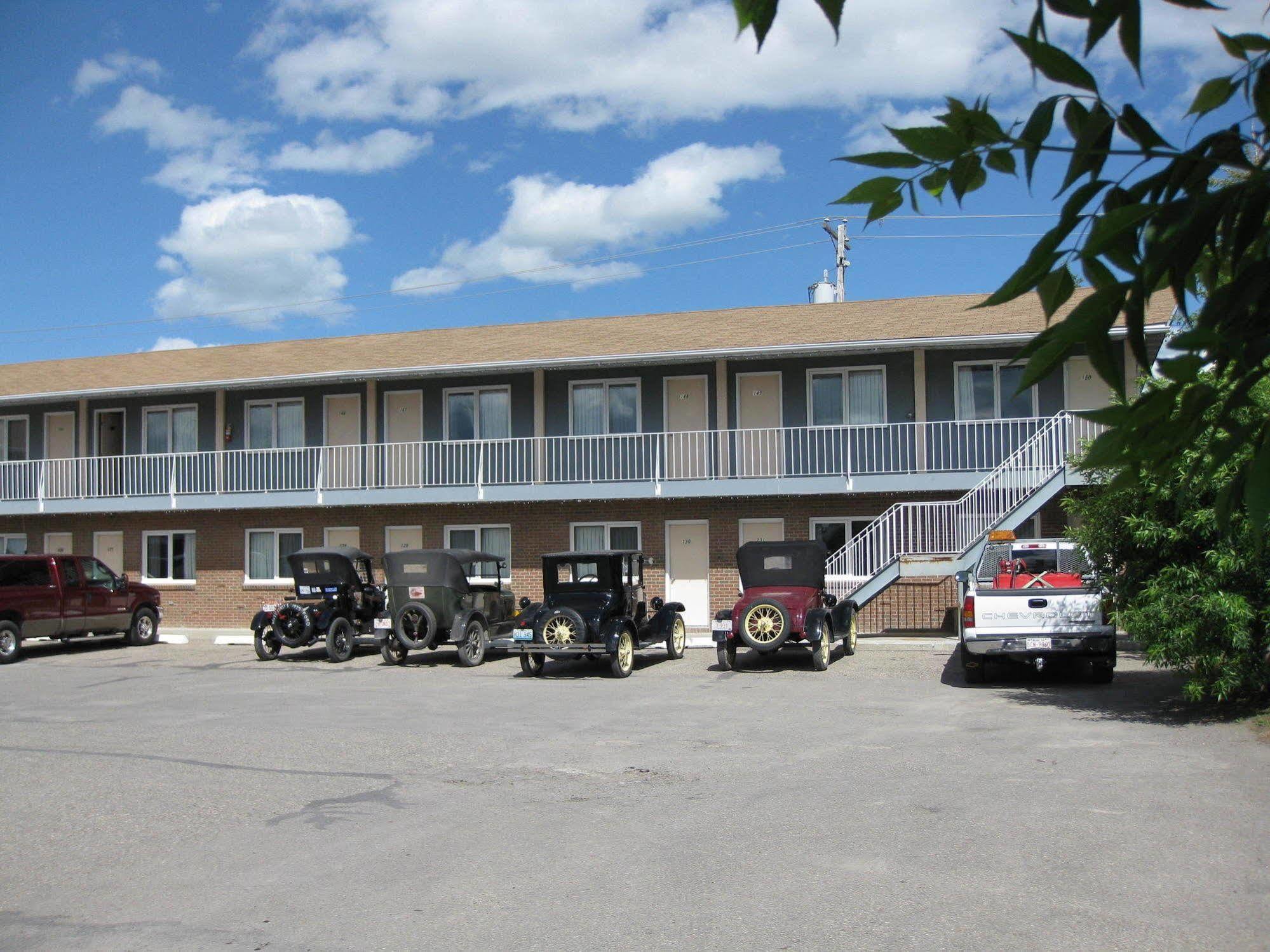 Econo Lodge Inn & Suites بينشر كريك المظهر الخارجي الصورة